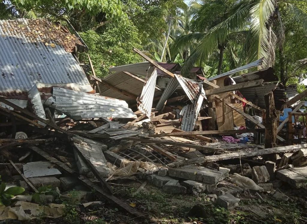 severe-earthquake-in-philippines-kills-one-damages-quarantine-center